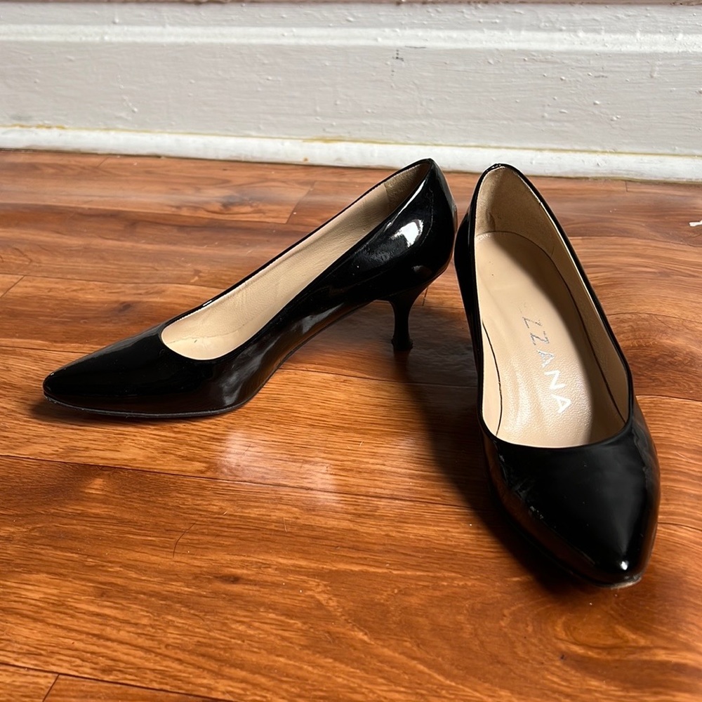 Patent leather black pumps - size IT 38.5 (US 8)